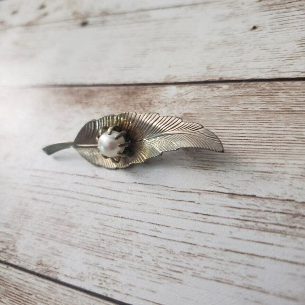Vintage Brooch - Leaf with Faux Pearl